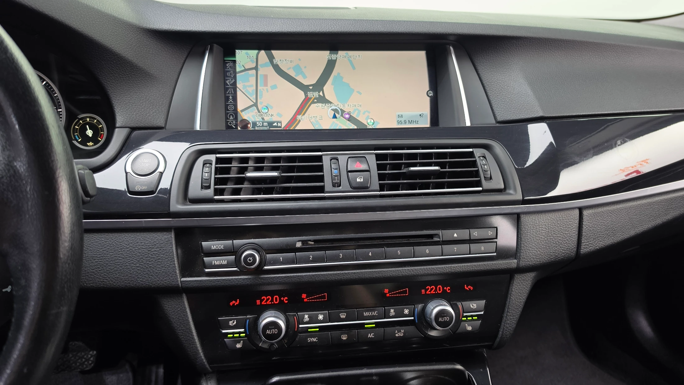 BMW 5-Series F10, 2014 — фото 14