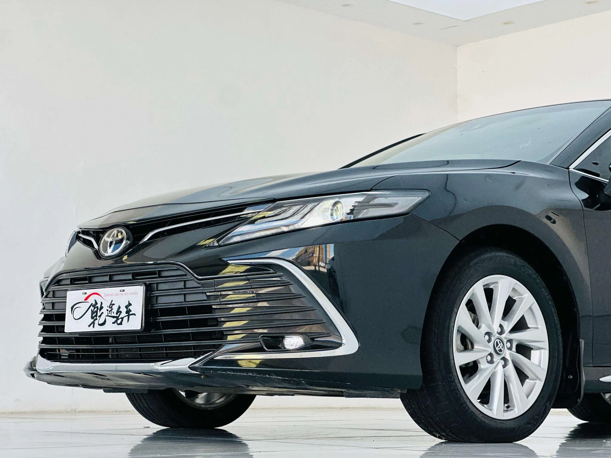Toyota Camry, 2023 — фото 8