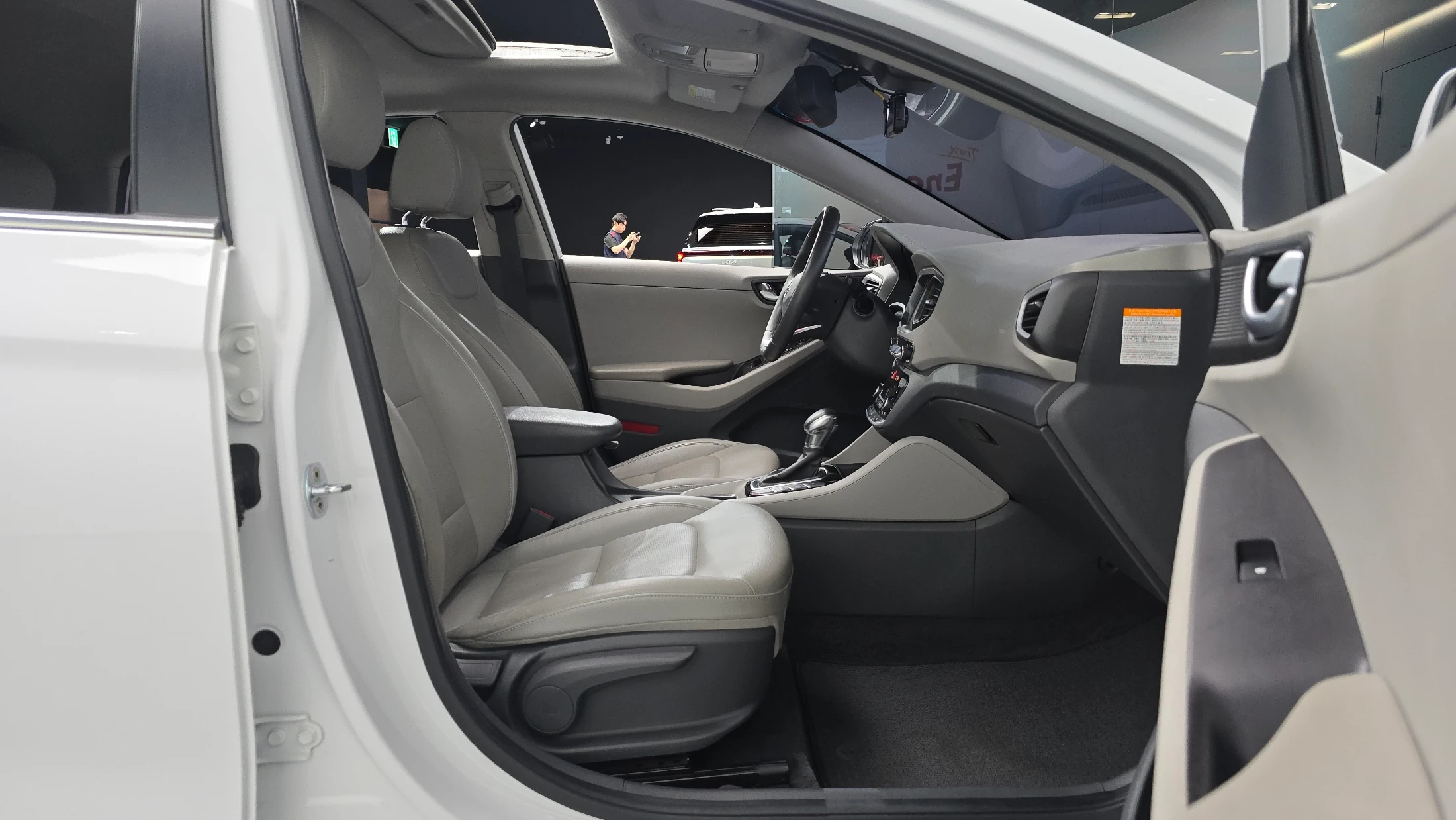 Hyundai Ioniq Ionic Hybrid, 2016 — фото 27