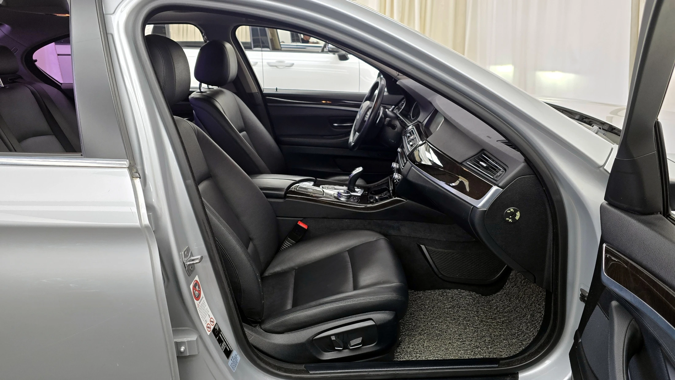 BMW 5-Series F10, 2013 — фото 11