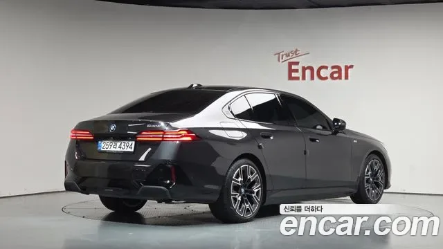 BMW 5-Series G60, 2025 — фото 2
