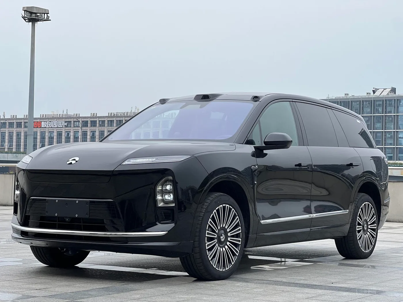 NIO ES8