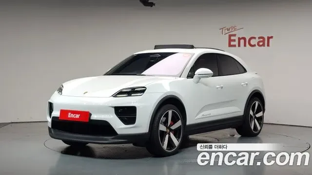 Porsche Macan EV