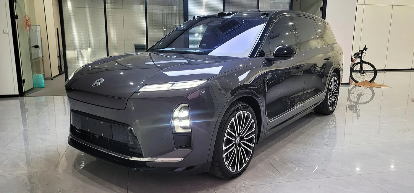 NIO ES8