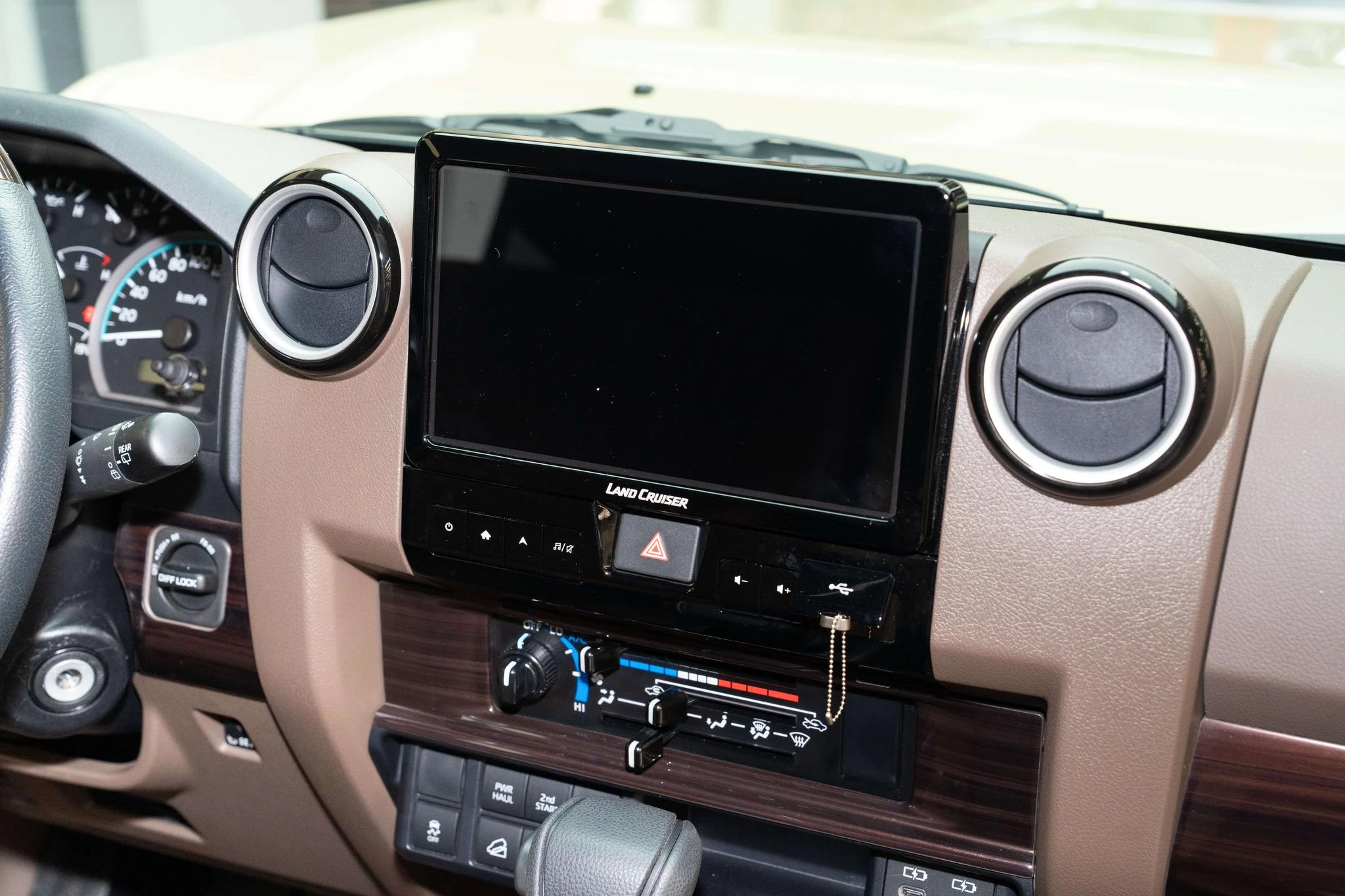 Toyota Land Cruiser 70 Series, 2025 — фото 15