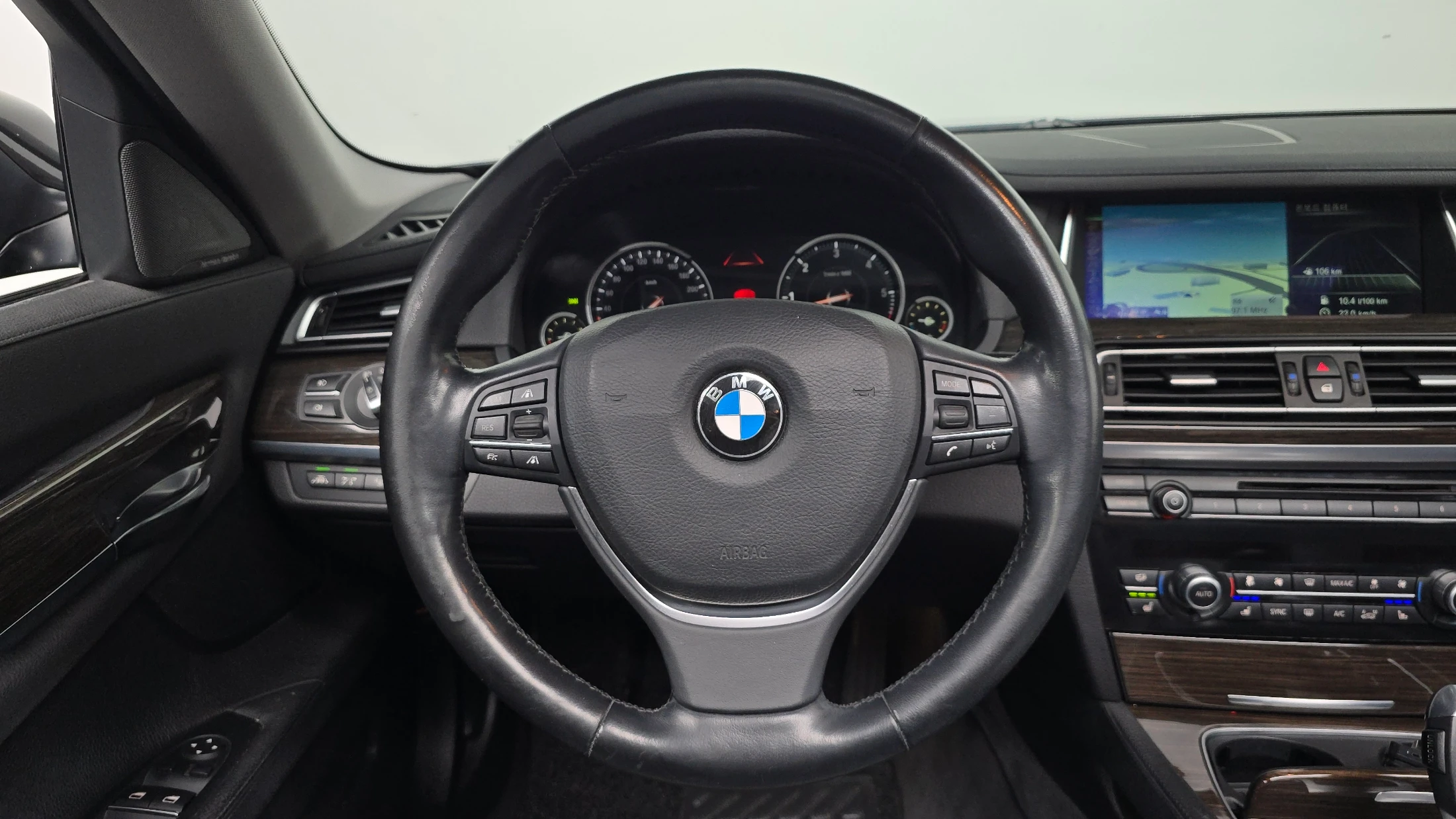 BMW 7-Series F01, 2014 — фото 13