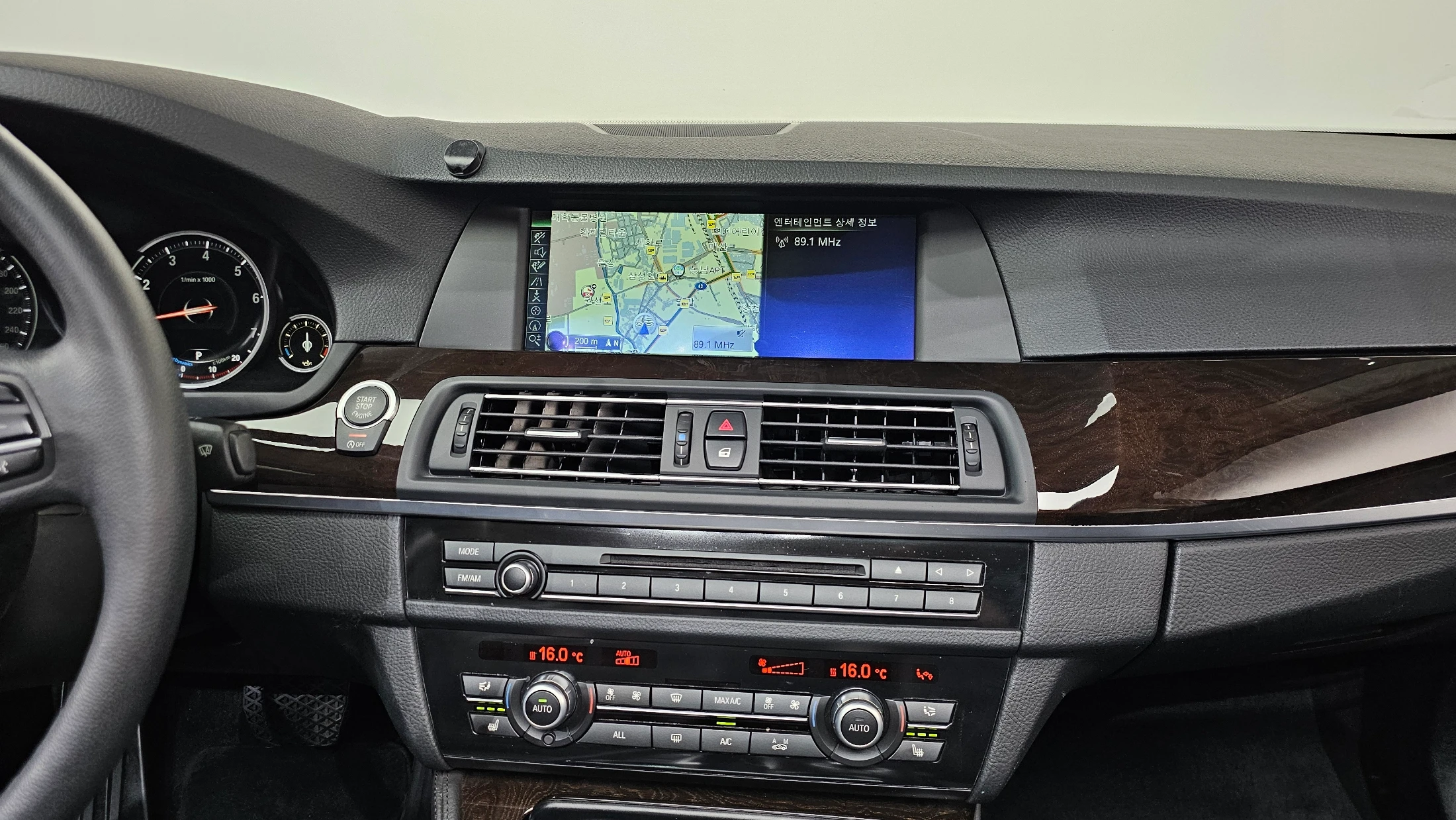 BMW 5-Series F10, 2013 — фото 14