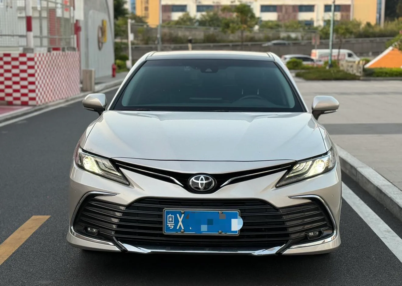 Toyota Camry, 2023 — фото 2