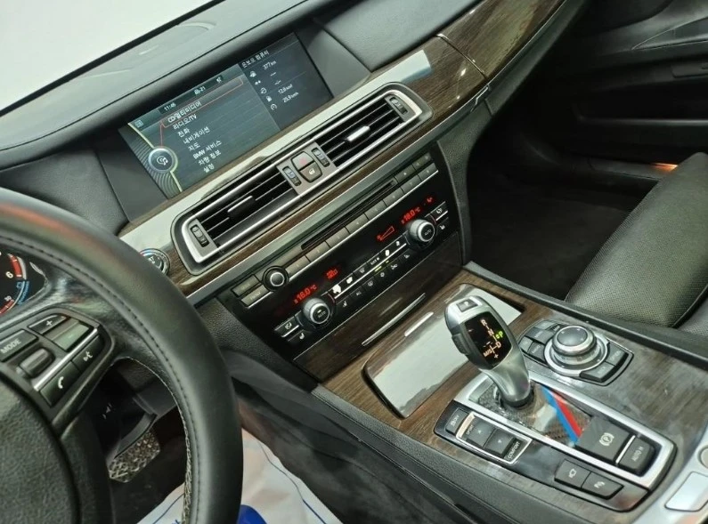 BMW 7-Series F01, 2012 — фото 10