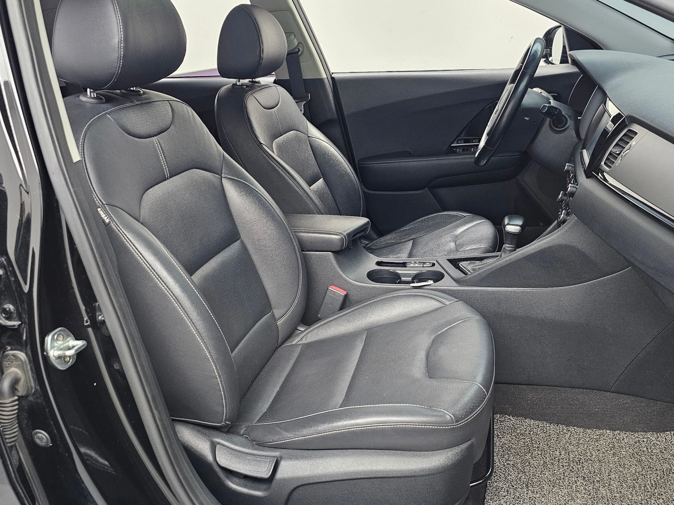Kia Niro, 2017 — фото 10