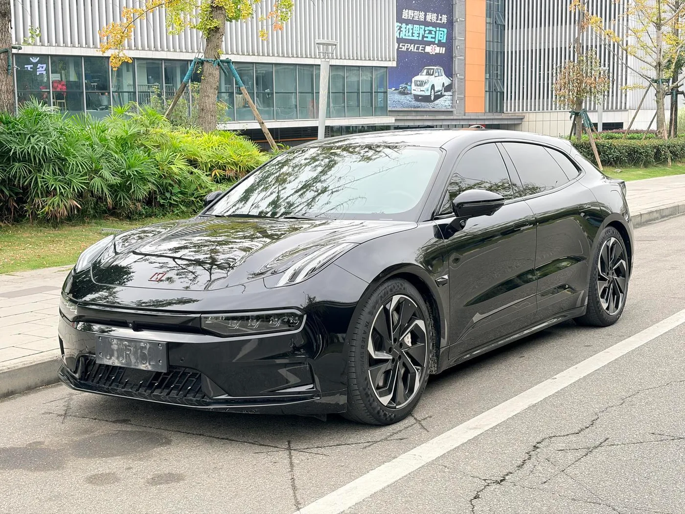 ZEEKR 001