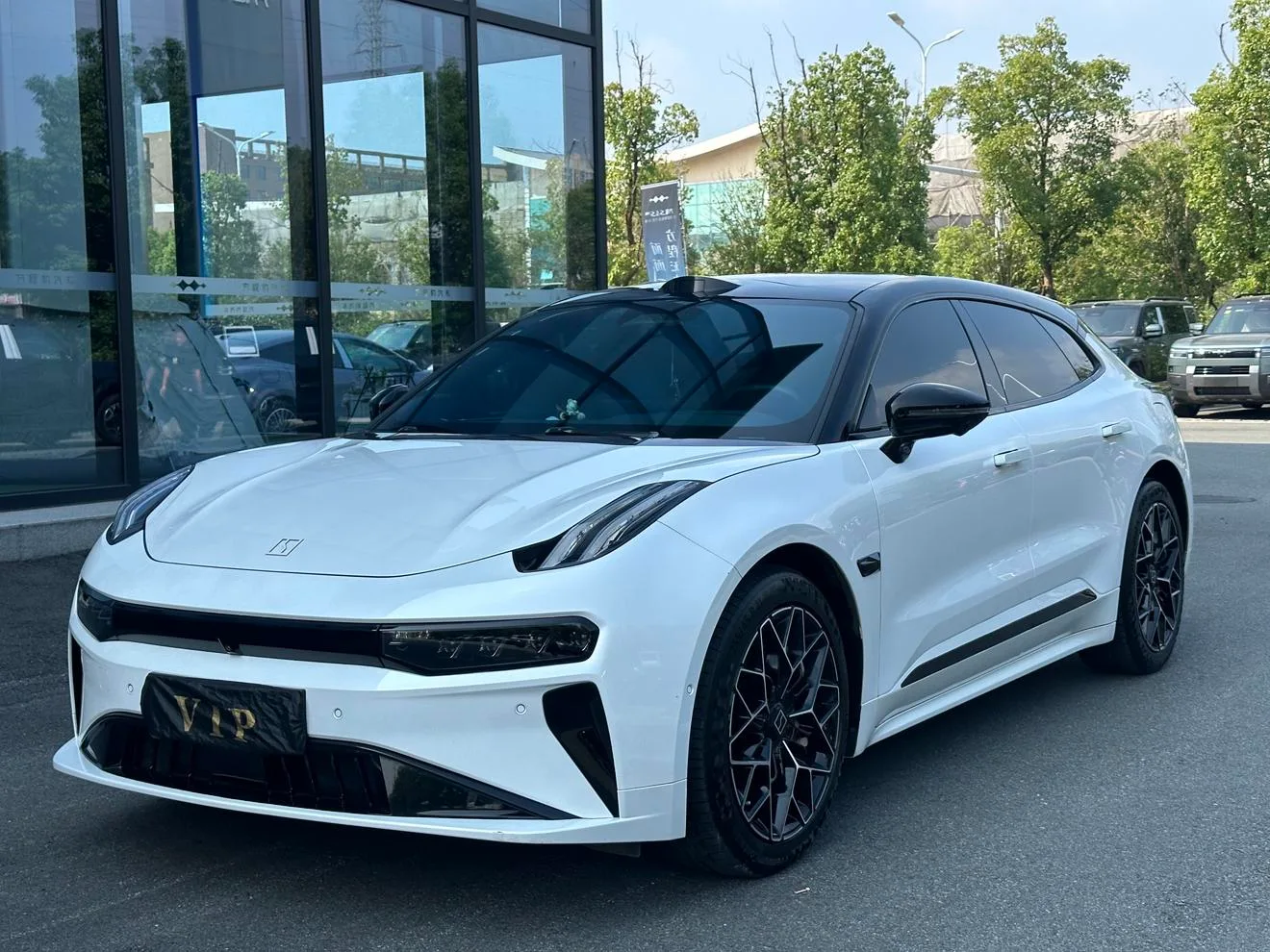 ZEEKR 001
