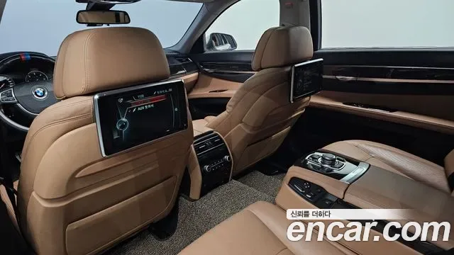BMW 7-Series F01, 2013 — фото 13