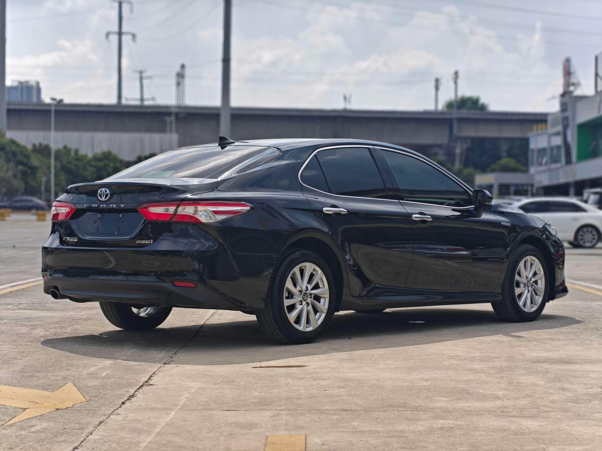 Toyota Camry, 2023 — фото 2