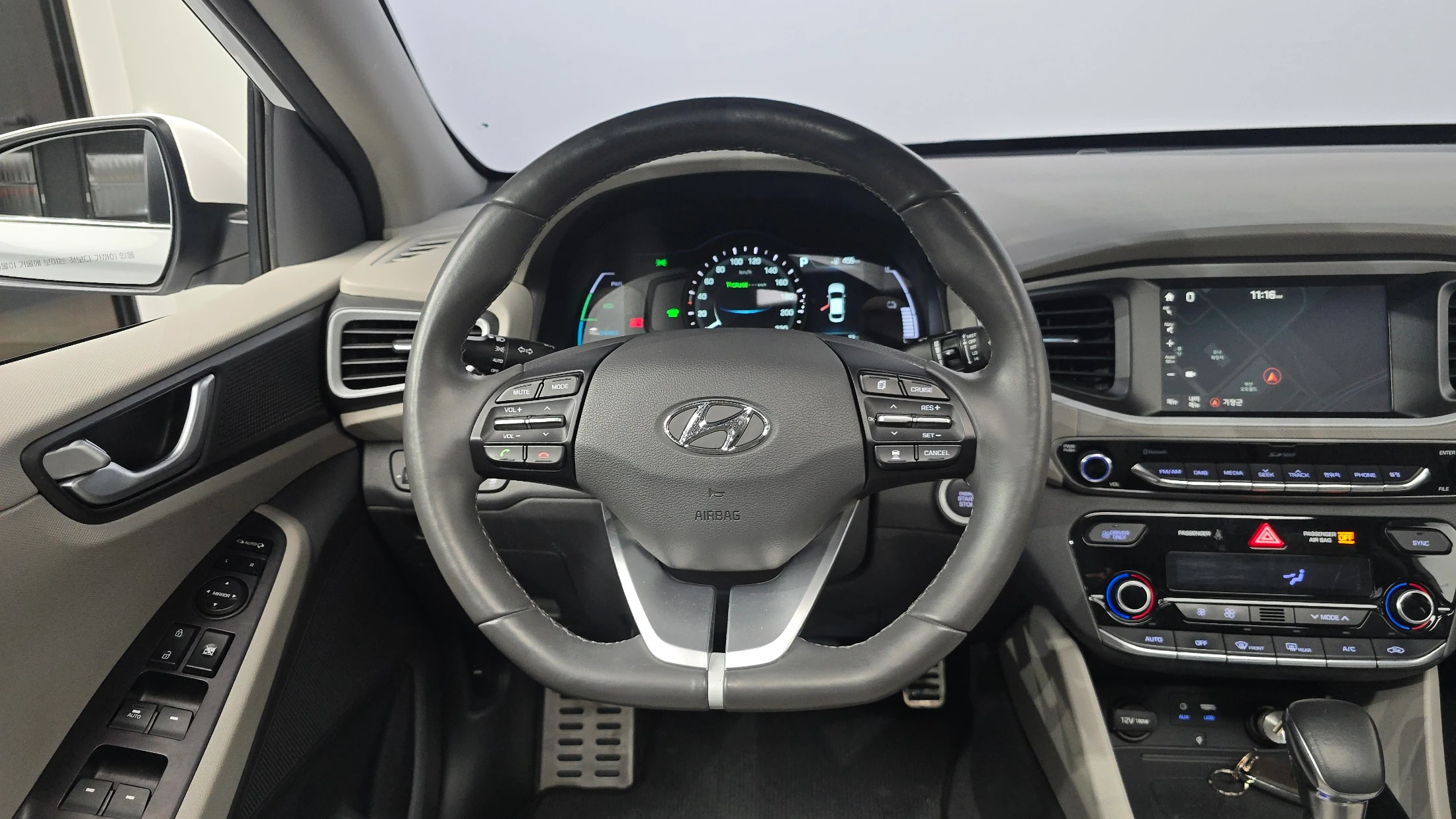 Hyundai Ioniq Ionic Hybrid, 2016 — фото 13