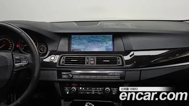 BMW 5-Series F10, 2010 — фото 13