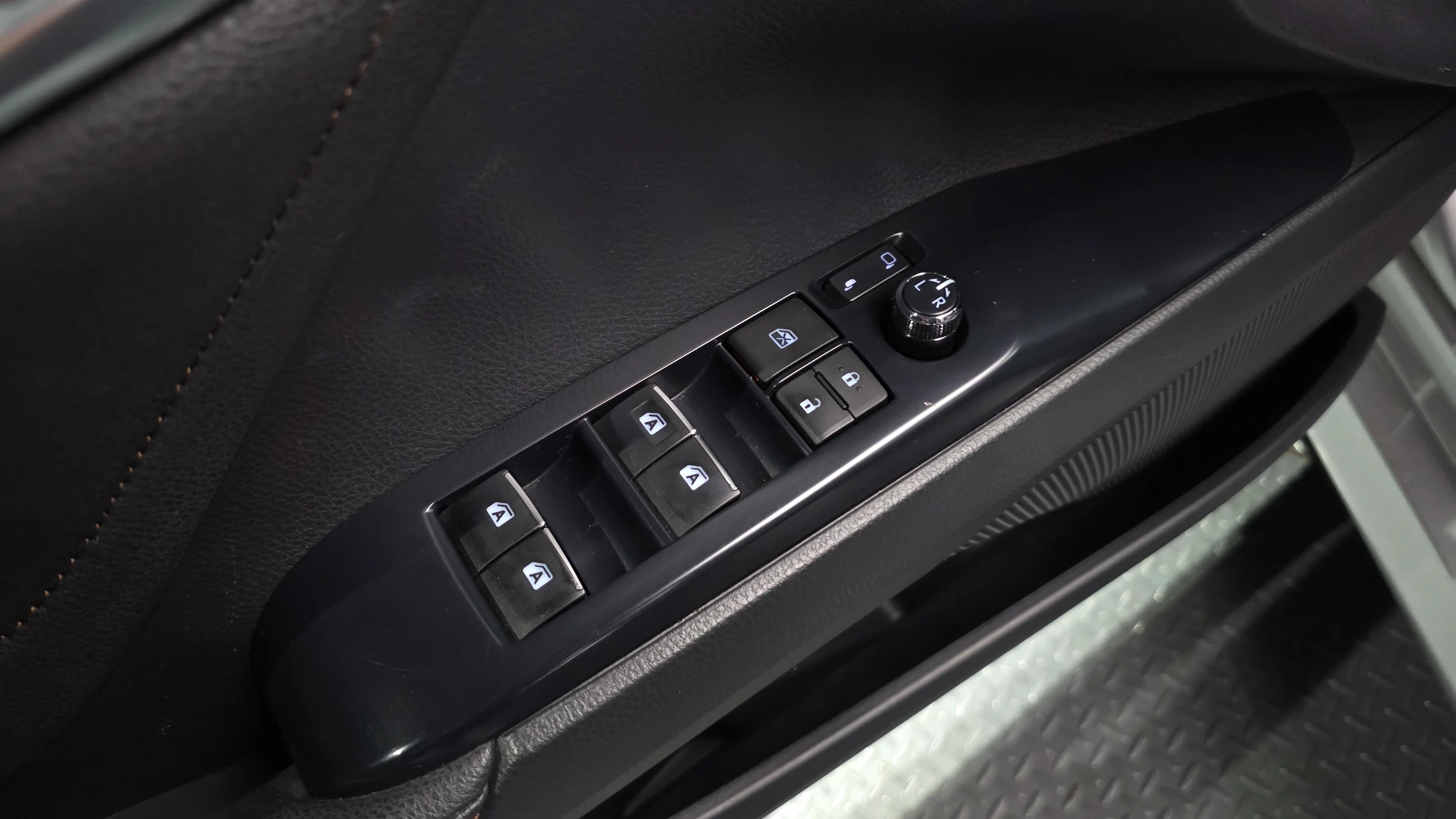 Toyota Camry xv70, 2017 — фото 19