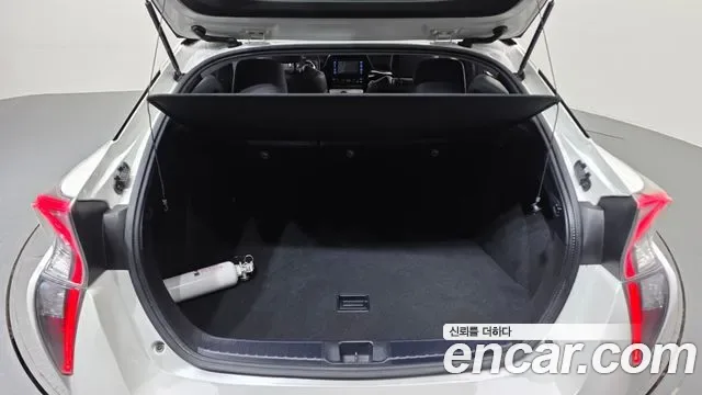 Toyota Prius, 2016 — фото 20