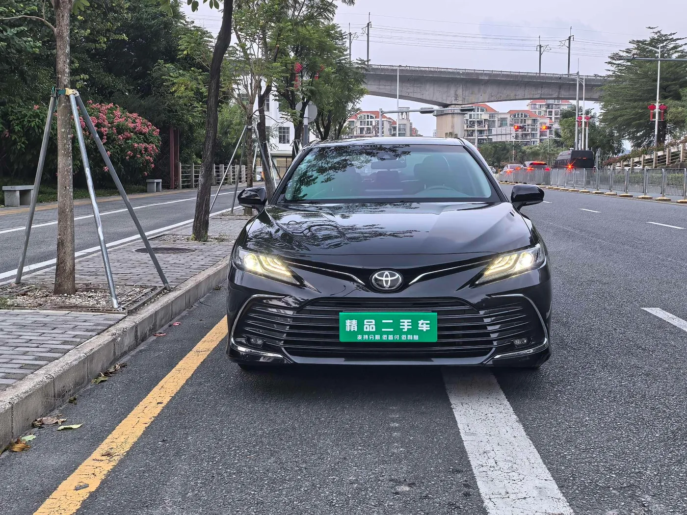 Toyota Camry, 2023 — фото 2