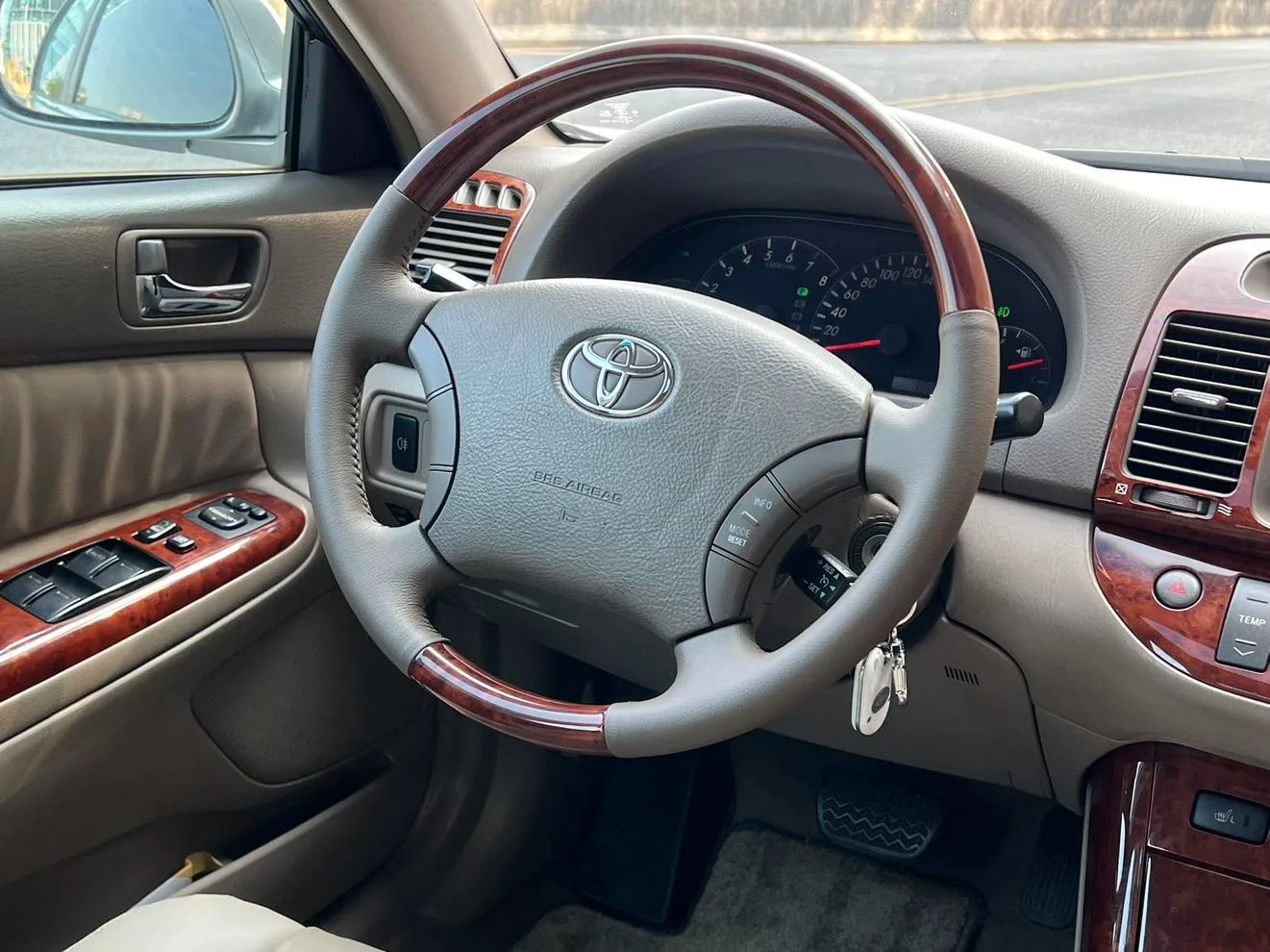 Toyota Camry, 2005 — фото 11