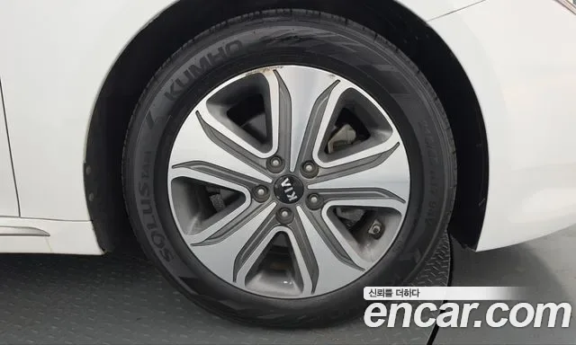 Kia K5 Hybrid, 2016 — фото 21