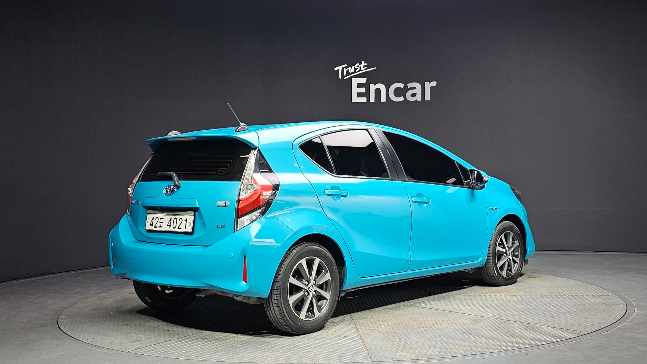 Toyota Prius C, 2018 — фото 2
