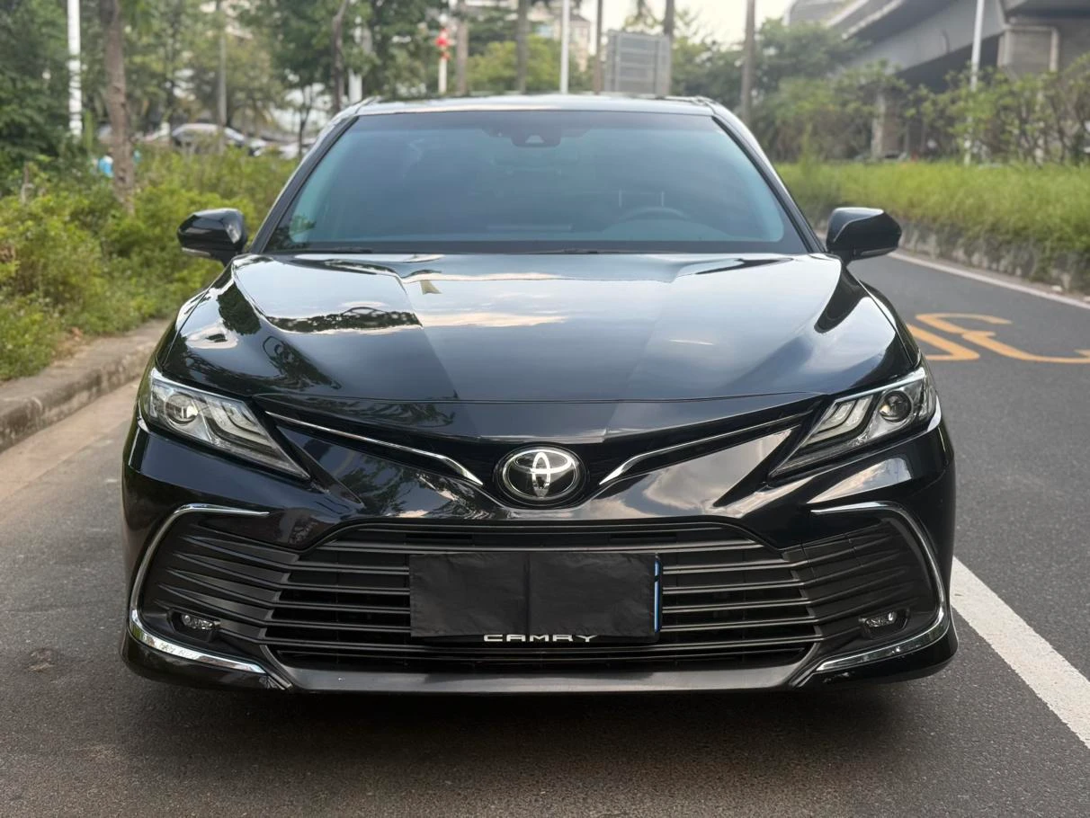 Toyota Camry, 2023 — фото 2