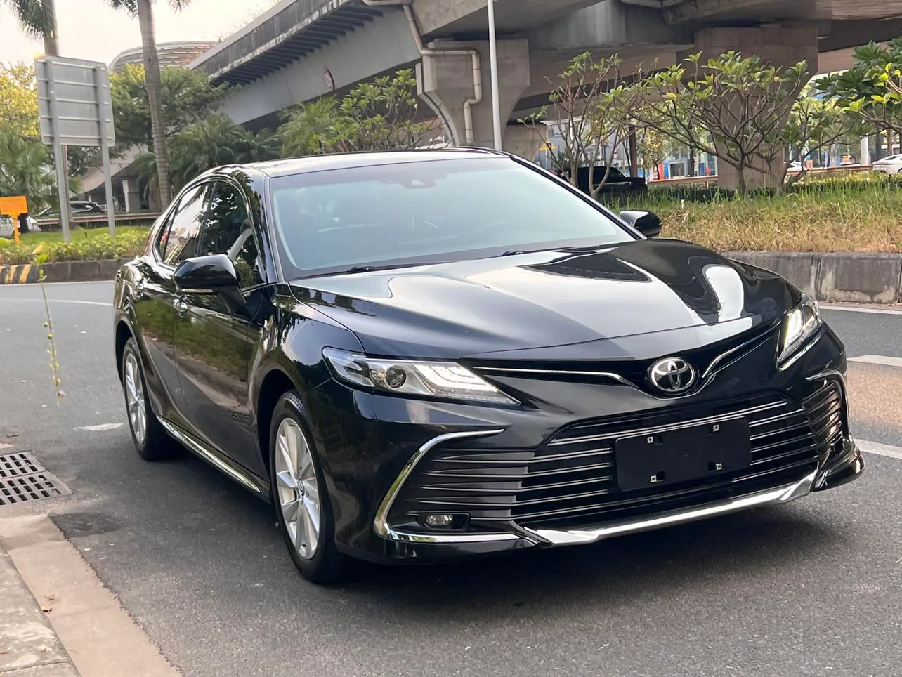 Toyota Camry, 2023 — фото 3