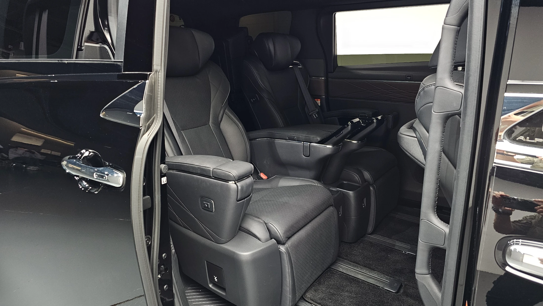 Toyota Alphard Alpad, 2025 — фото 12