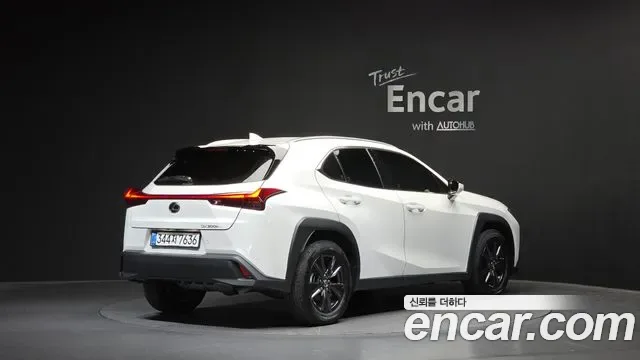 Lexus Ux UX300h, 2025 — фото 2