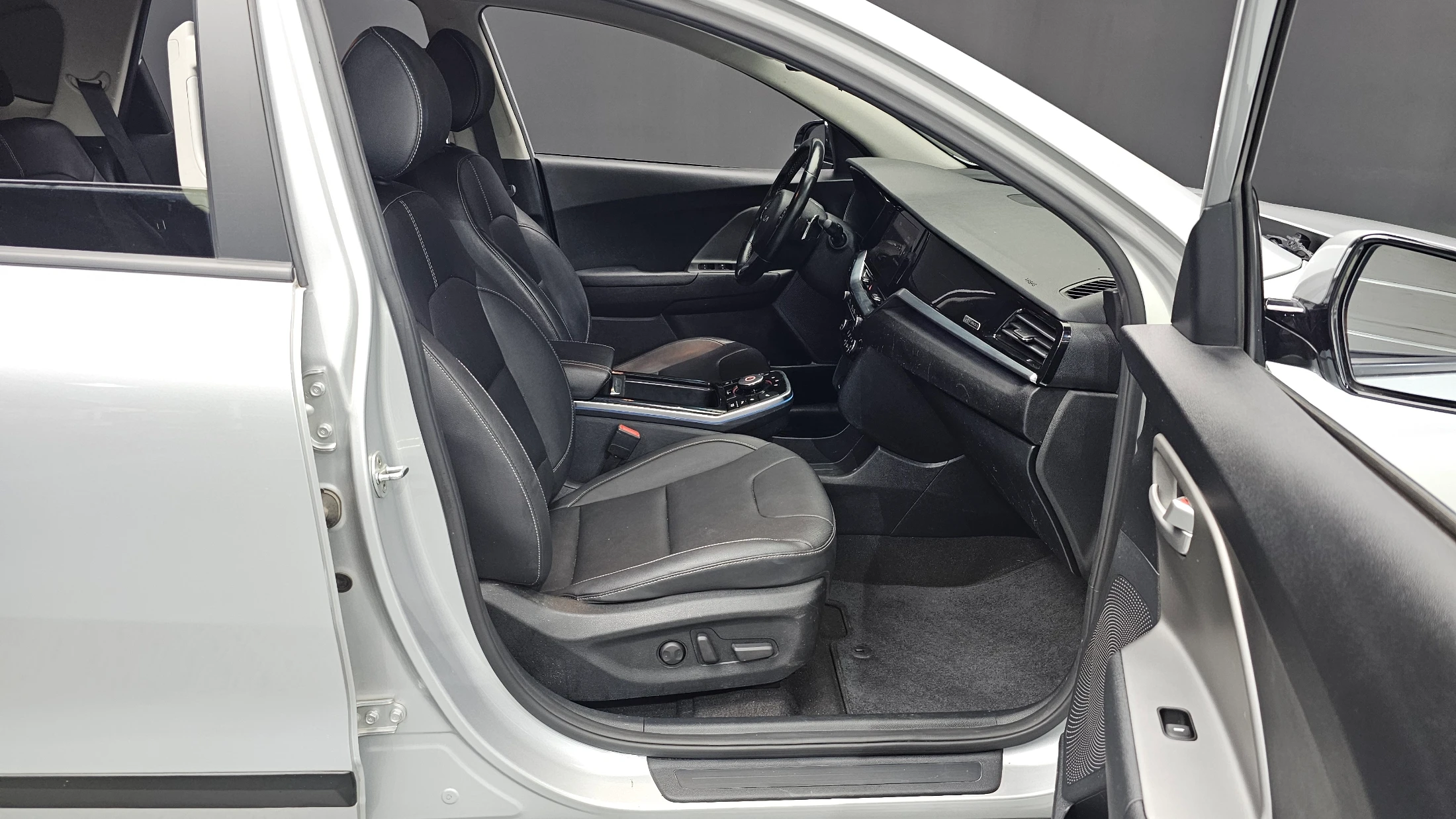 Kia Niro Plus, 2022 — фото 26