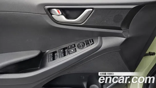 Hyundai Ioniq Ionic Hybrid, 2016 — фото 31