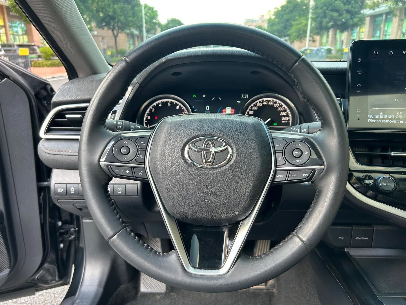 Toyota Camry, 2023 — фото 13