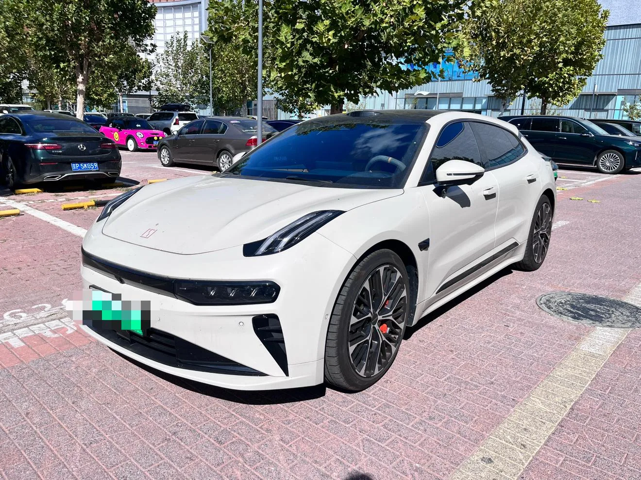 ZEEKR 001