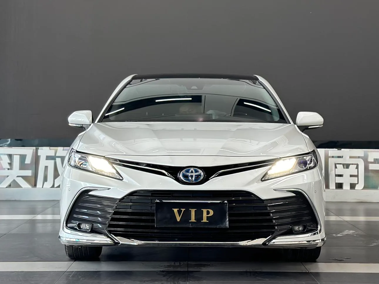 Toyota Camry, 2023 — фото 2