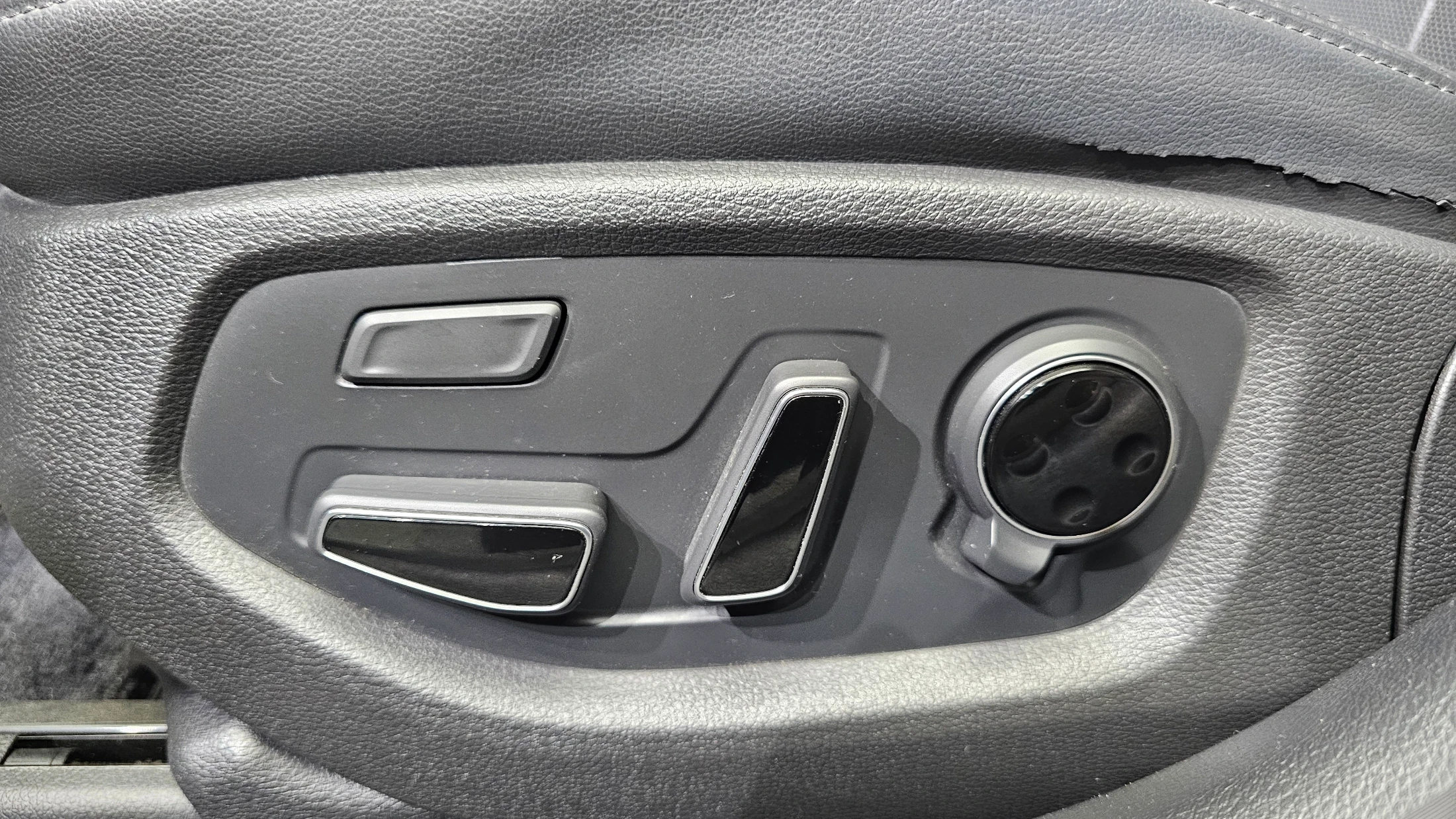 Genesis G80, 2016 — фото 15