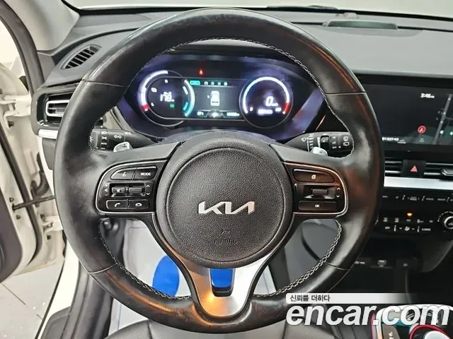 Kia Niro Plus, 2022 — фото 9