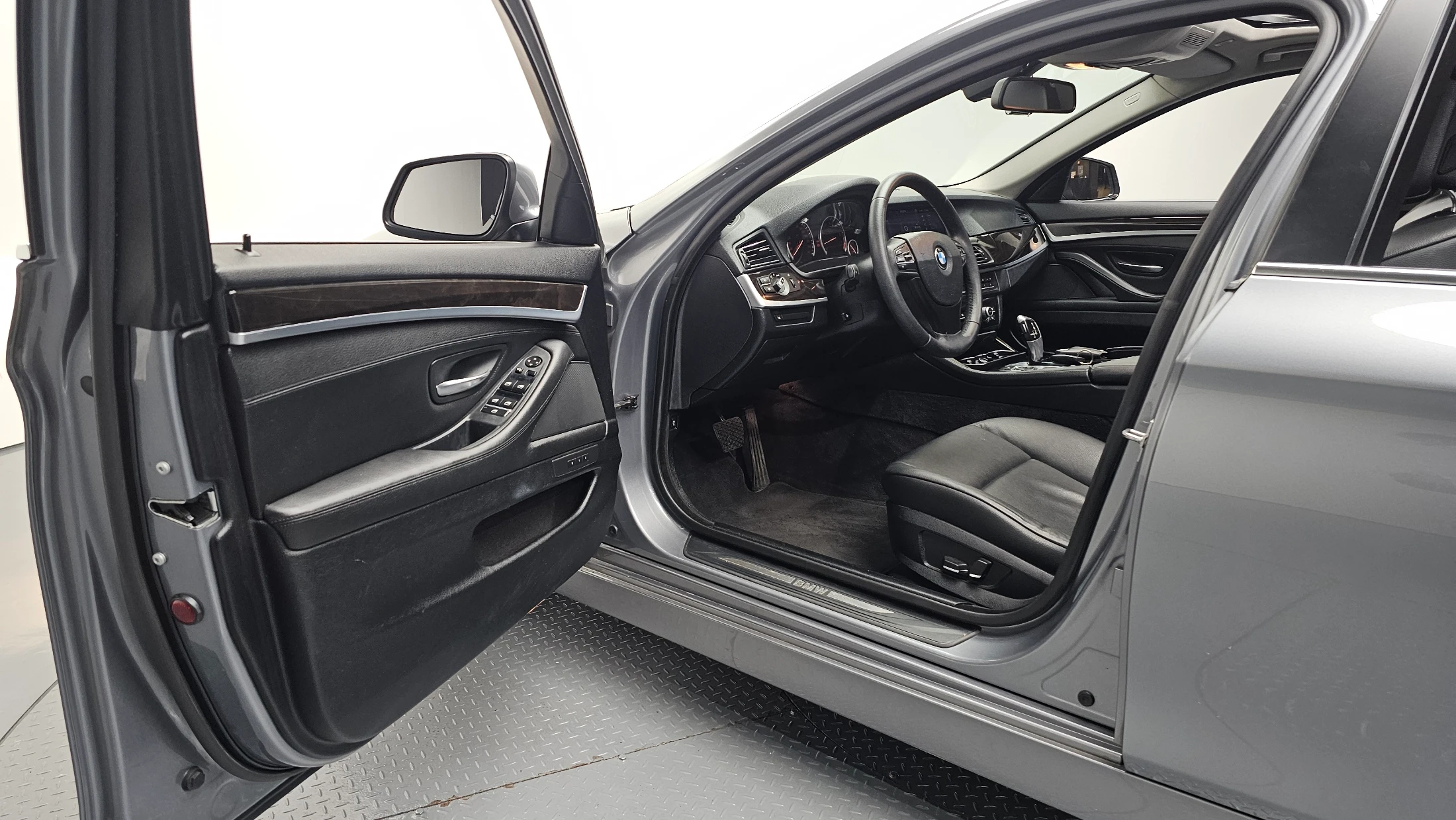 BMW 5-Series F10, 2012 — фото 10