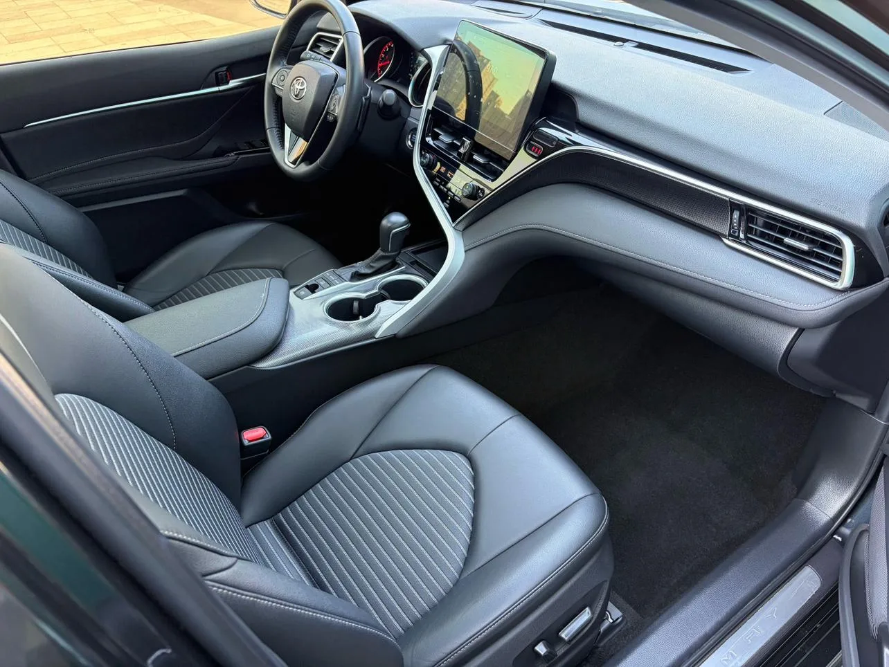 Toyota Camry, 2023 — фото 11