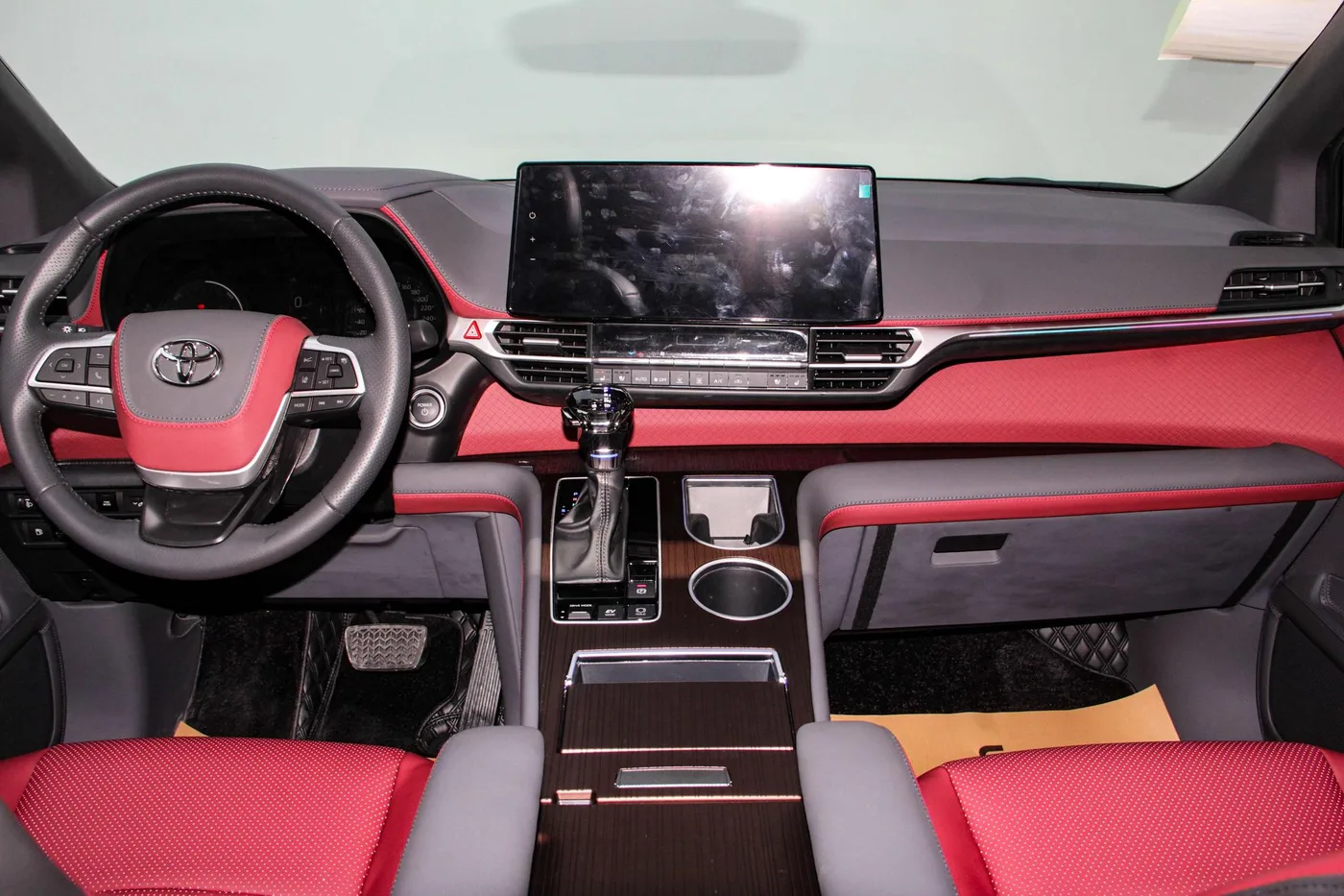 Toyota Senna, 2026 — фото 13