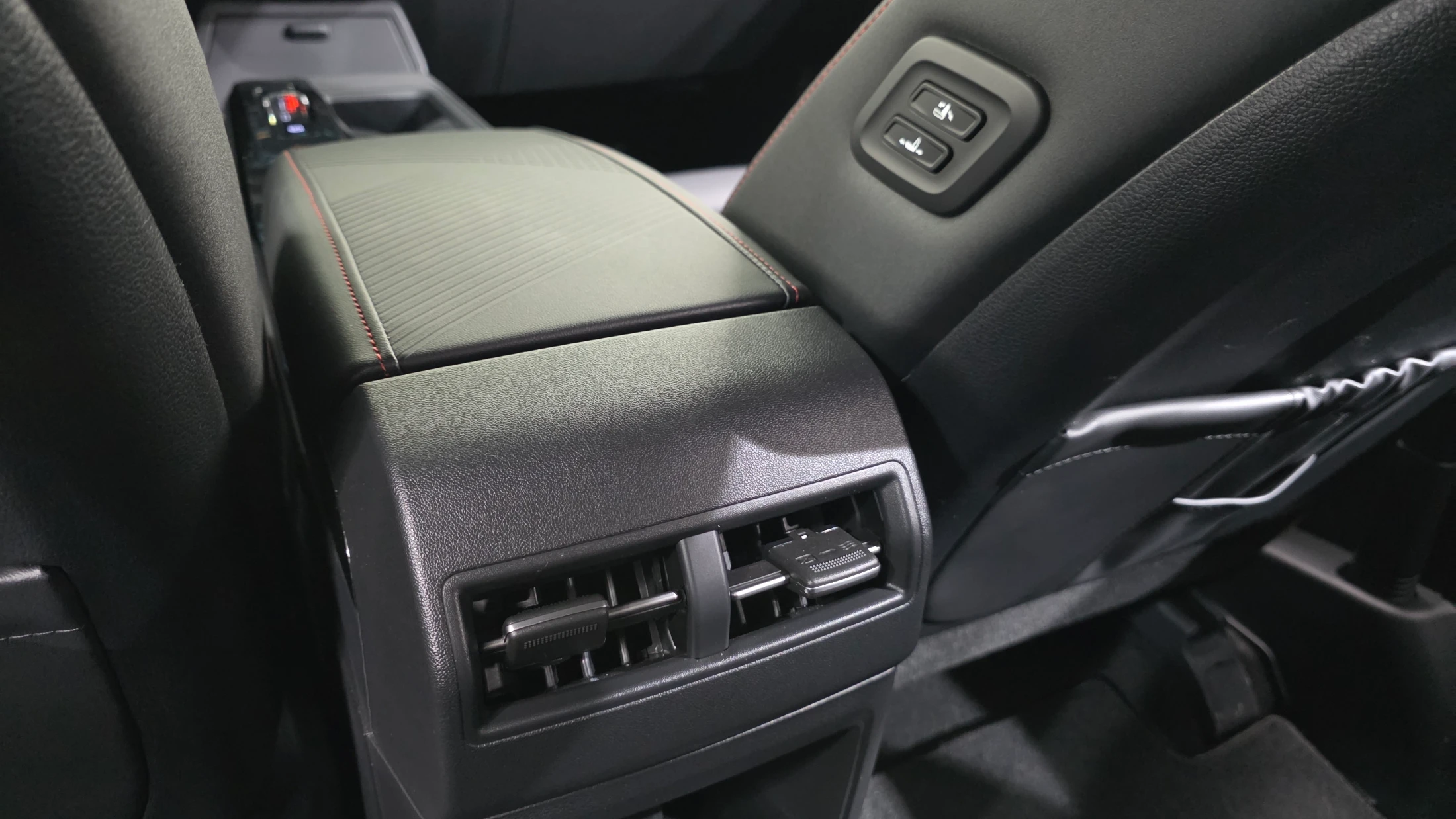 KG_Mobility_Ssangyong Actyon Activian, 2025 — фото 28