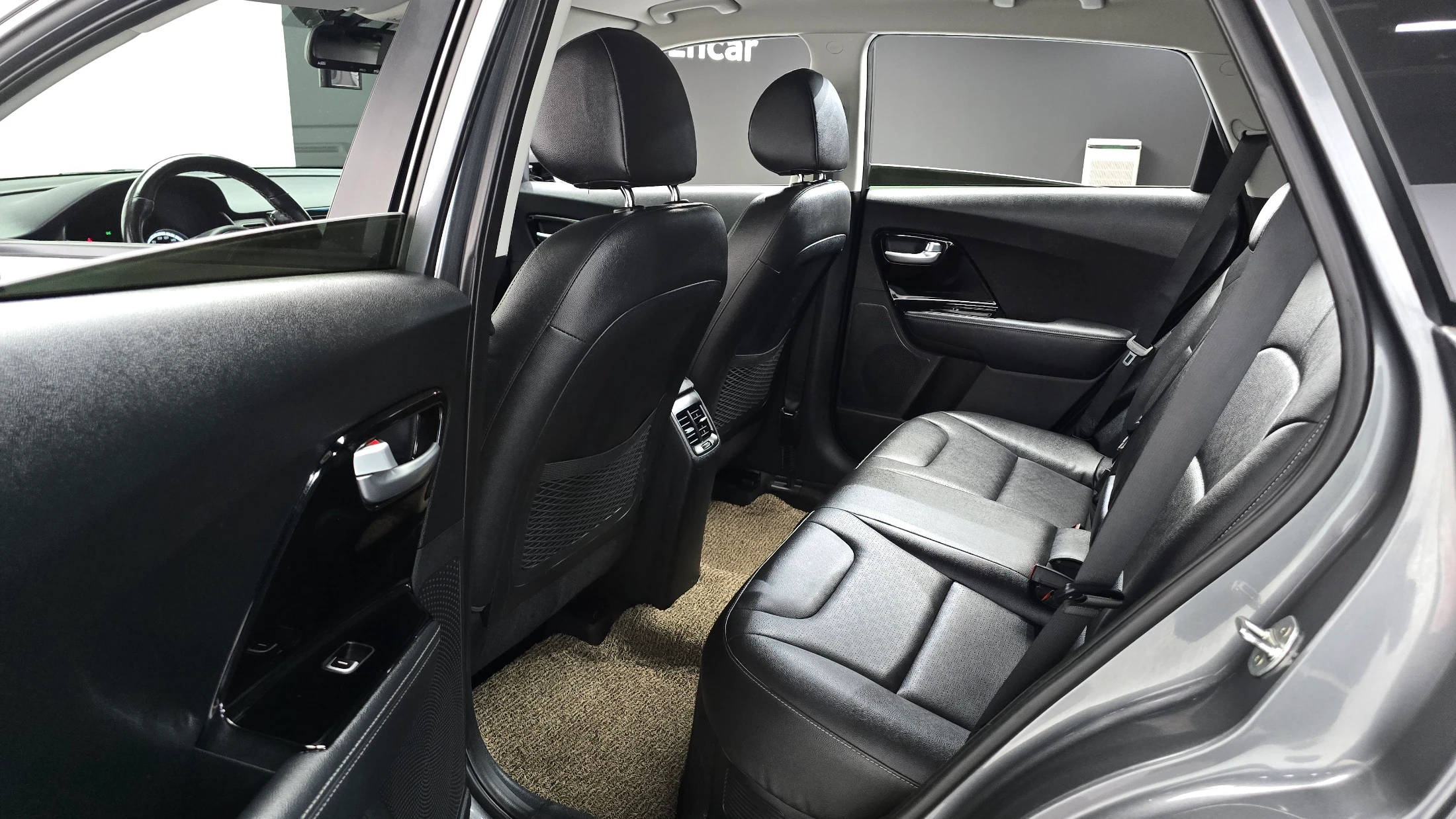 Kia Niro, 2017 — фото 11