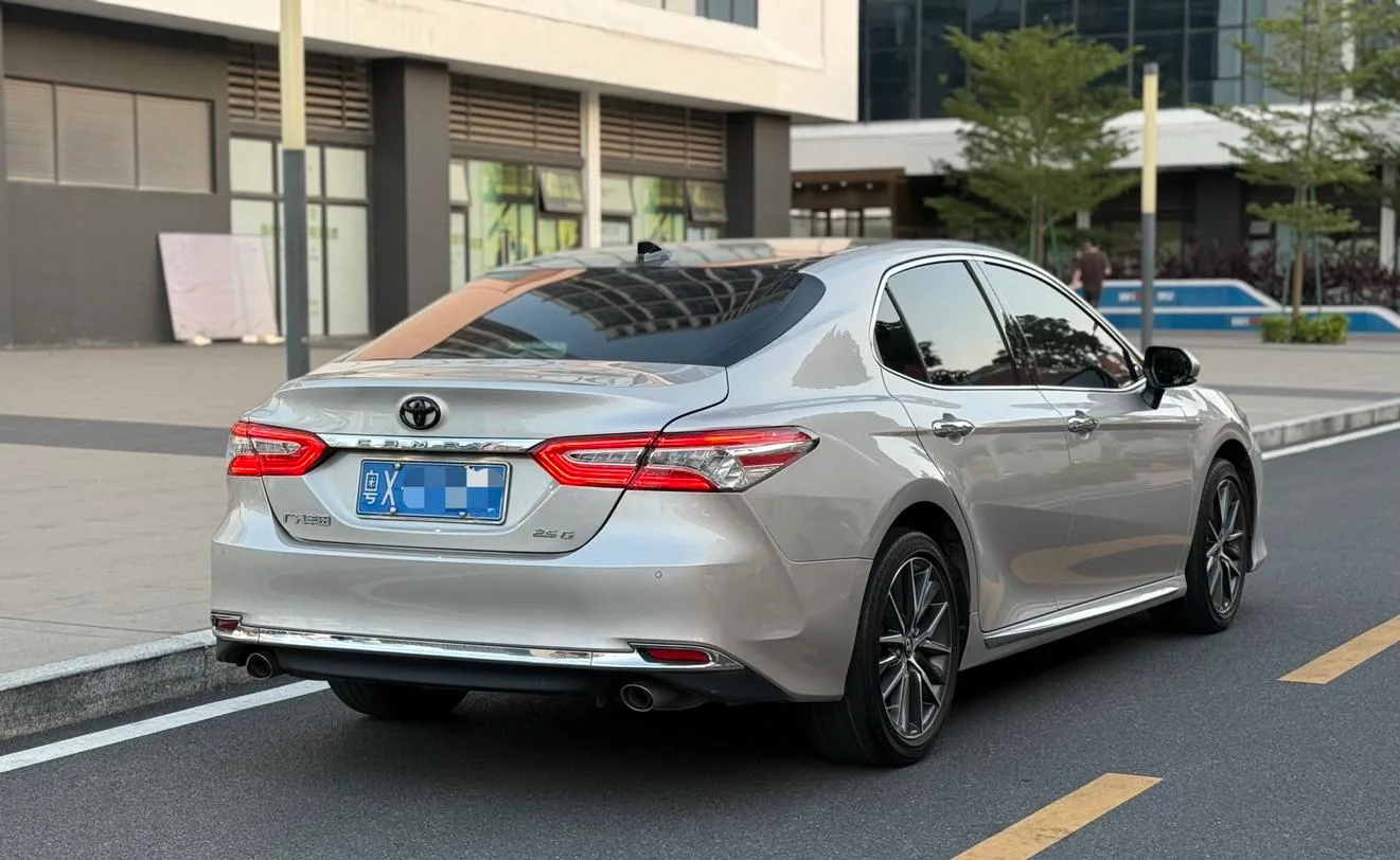 Toyota Camry, 2023 — фото 5