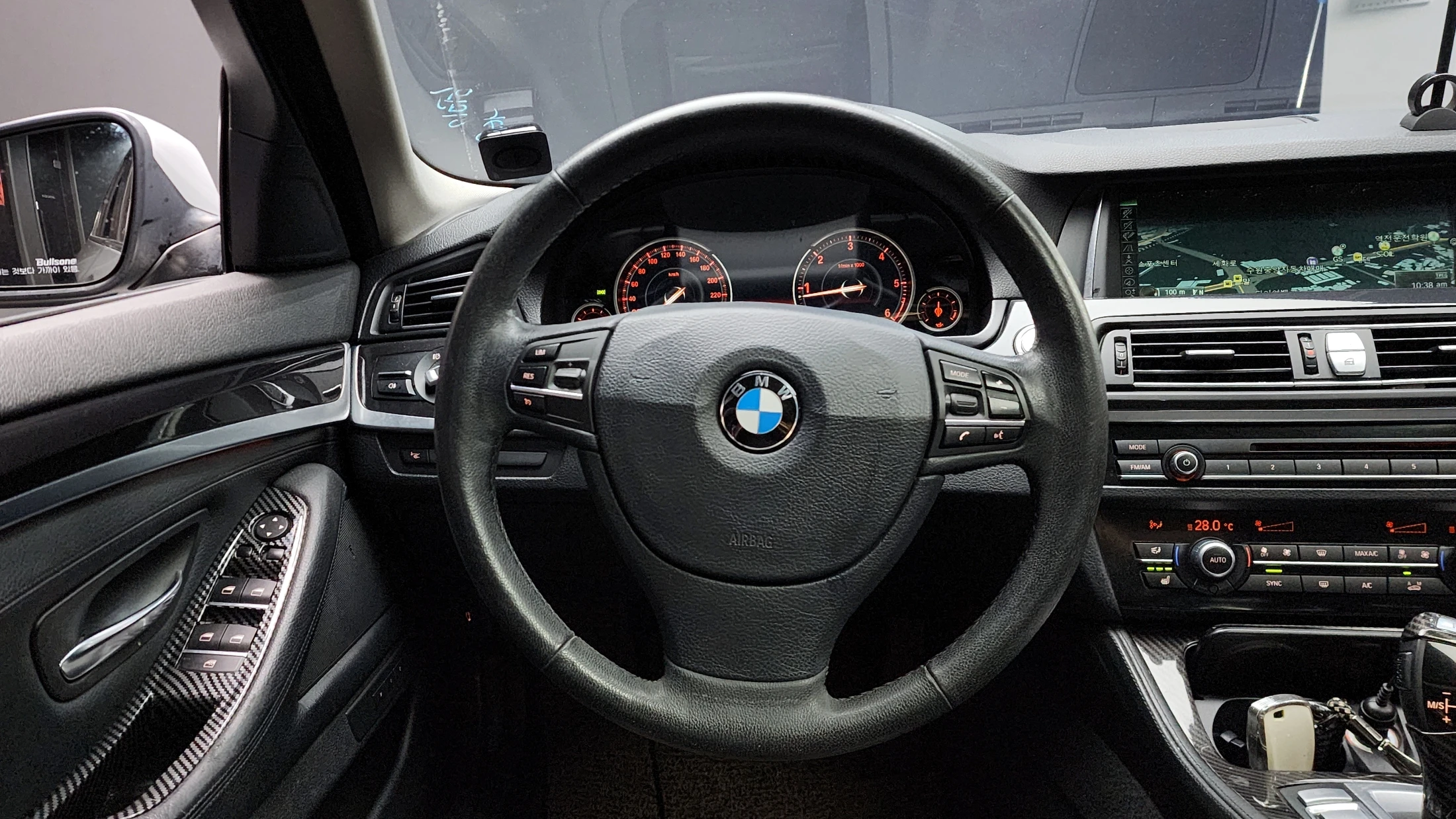 BMW 5-Series F10, 2013 — фото 13