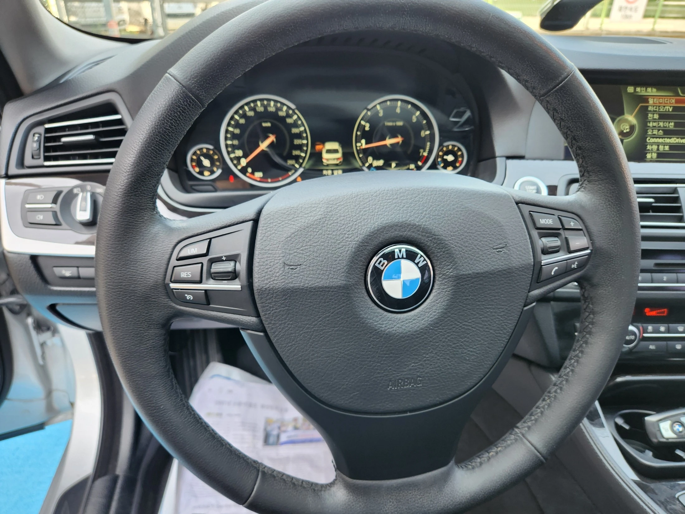 BMW 5-Series F10, 2013 — фото 13