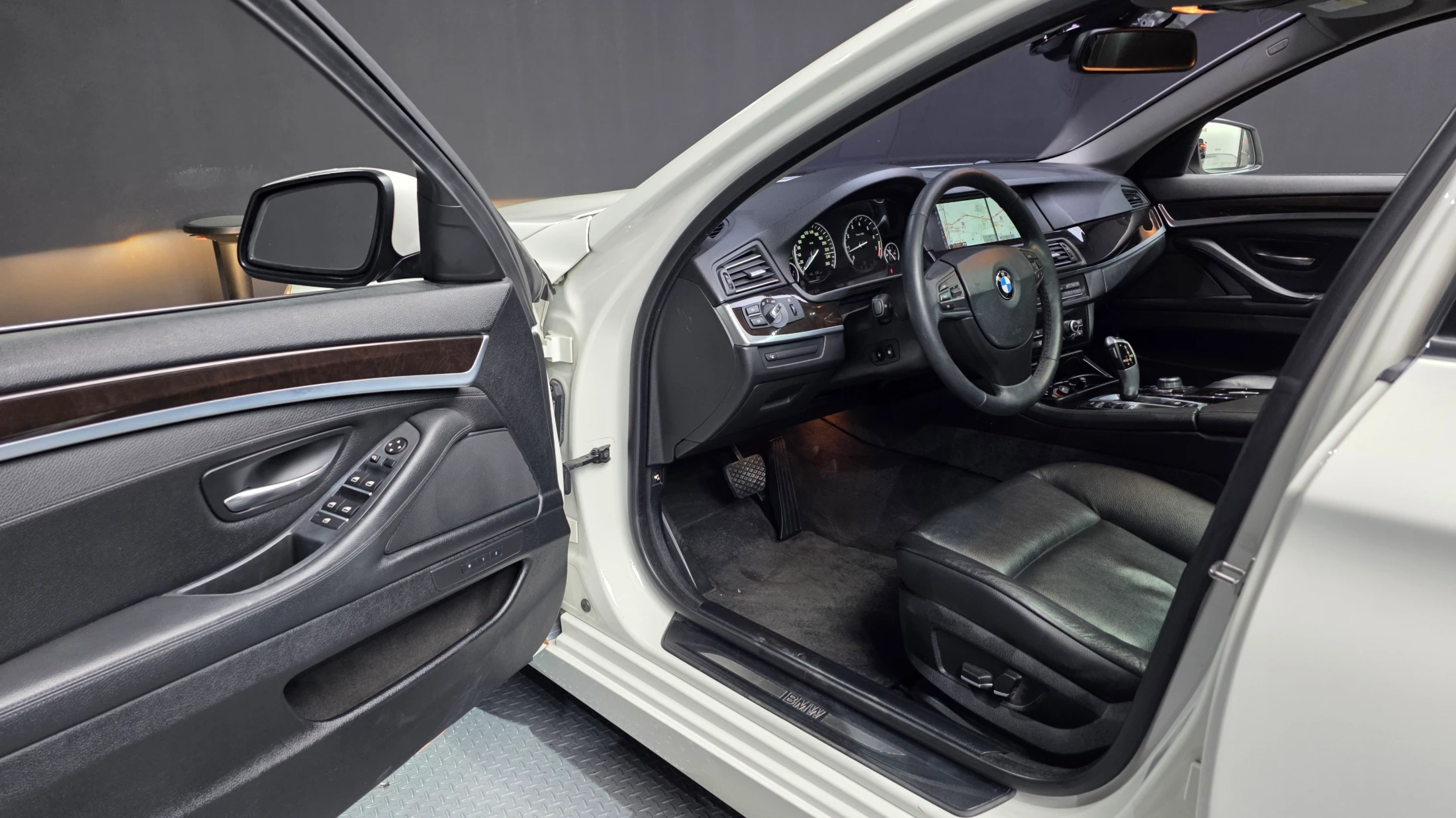 BMW 5-Series F10, 2012 — фото 10
