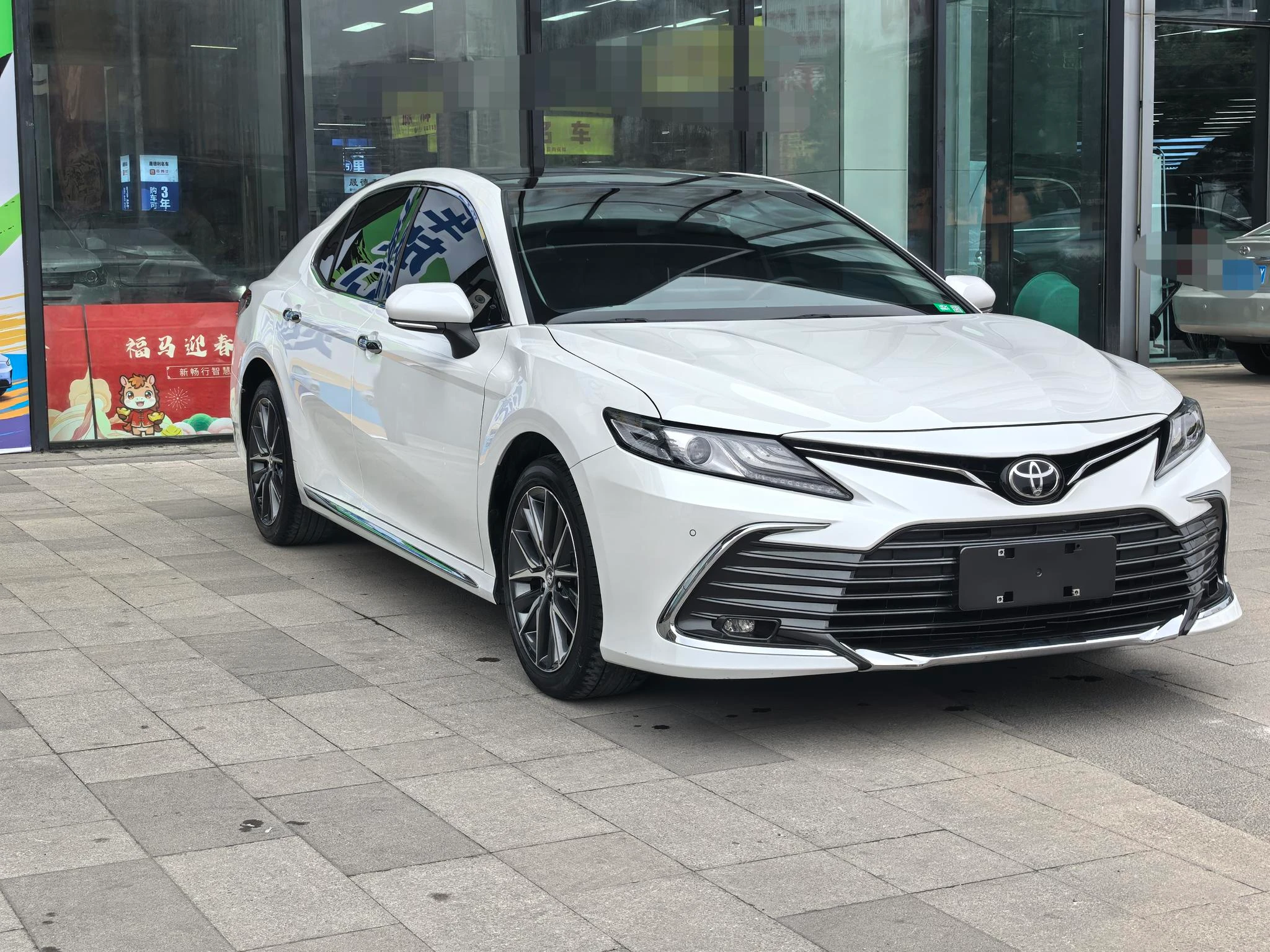 Toyota Camry, 2023 — фото 2