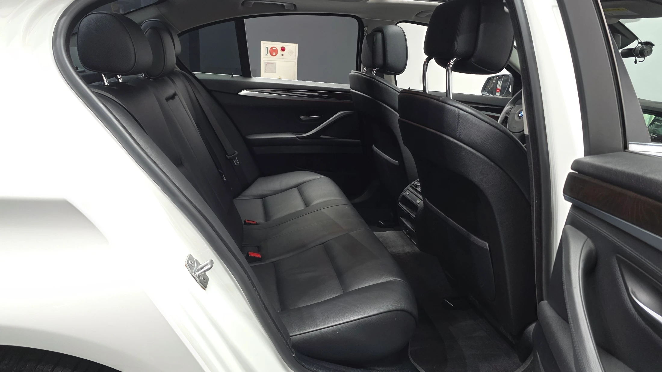 BMW 5-Series F10, 2013 — фото 12