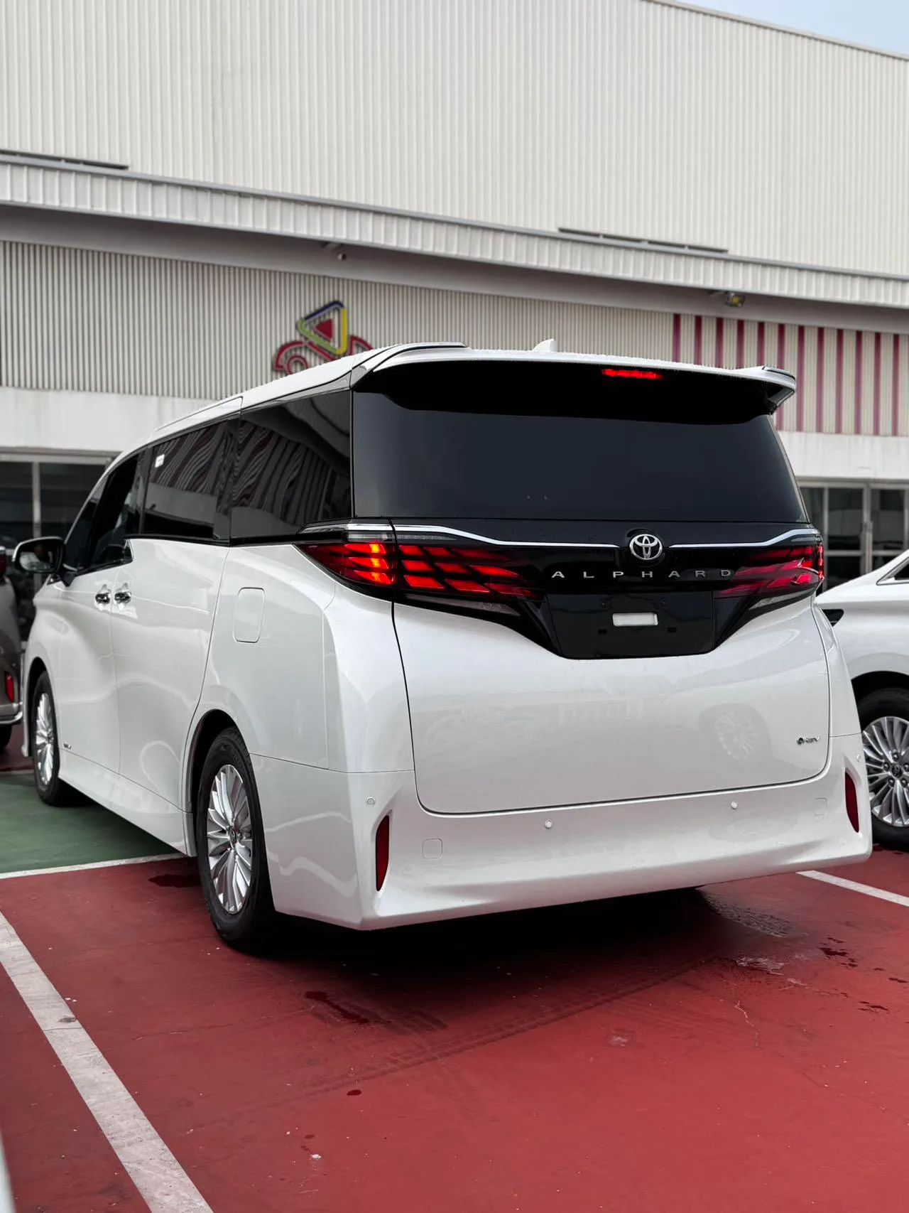 Toyota Elfa, 2027 — фото 15