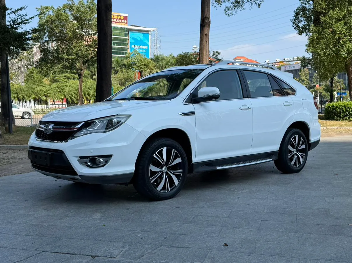 BYD S7
